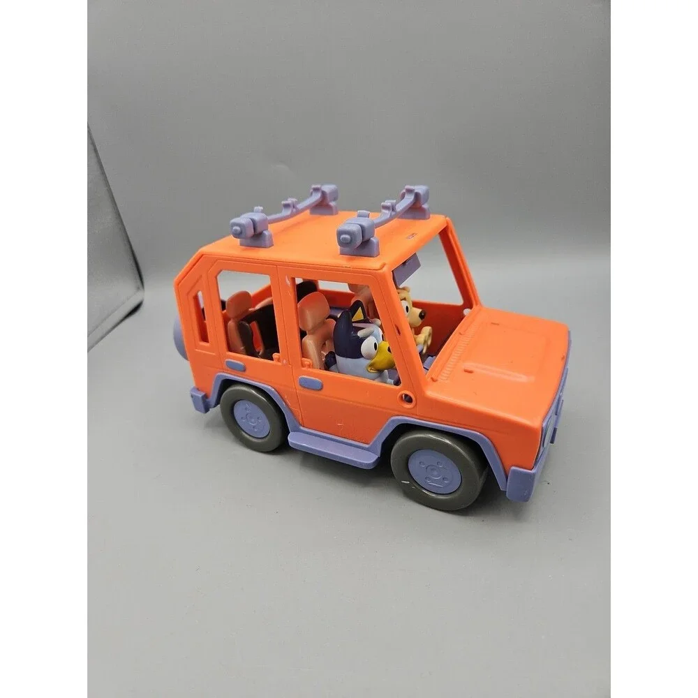 Bluey Heeler 4WD Family Vehicle toy car with  figures